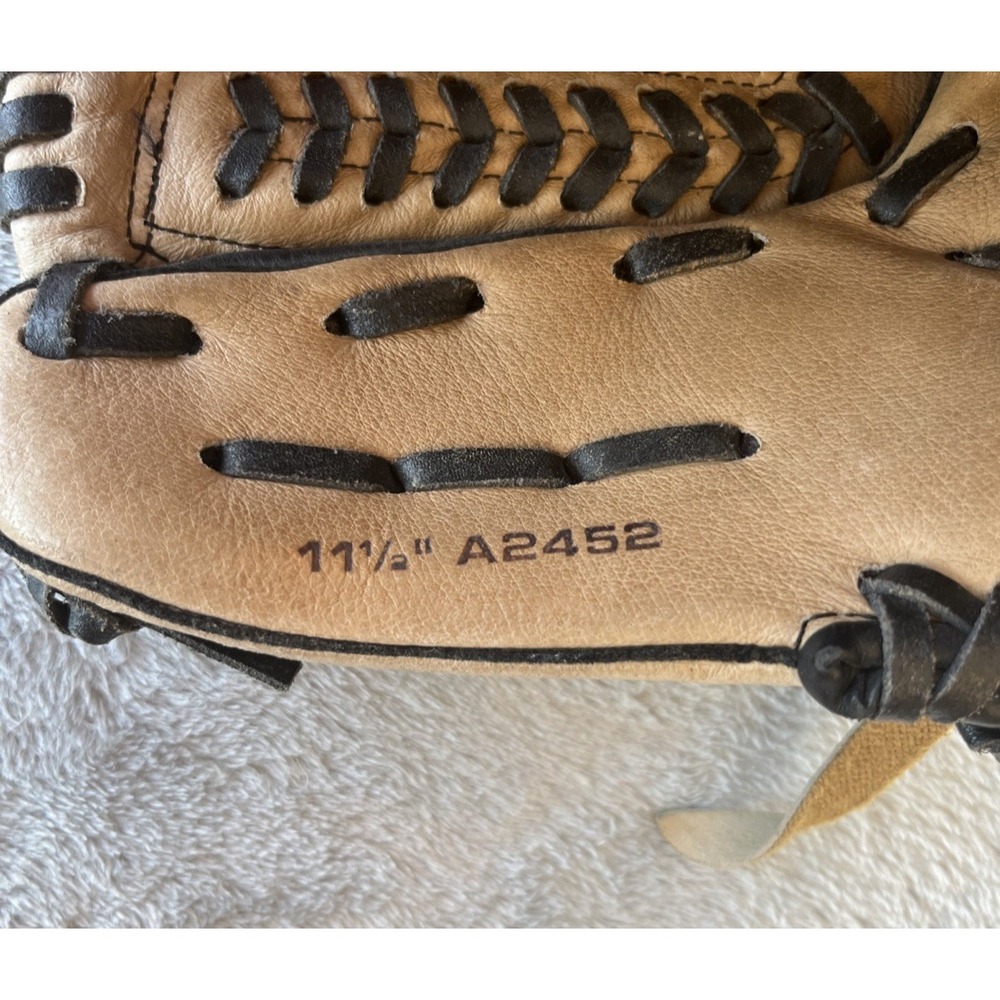 Wilson Baseball Glove A2452 11 1/2" Right Hand Throw - Picture 4 of 8